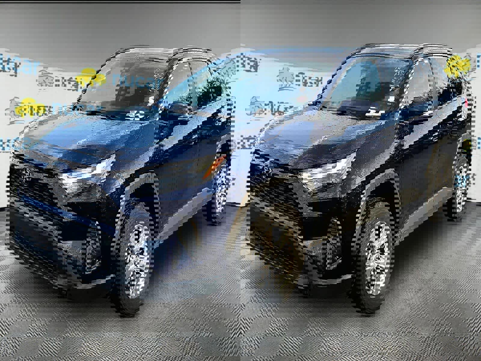 Used 2025 Toyota RAV4 XLE AWD/4WD image 2