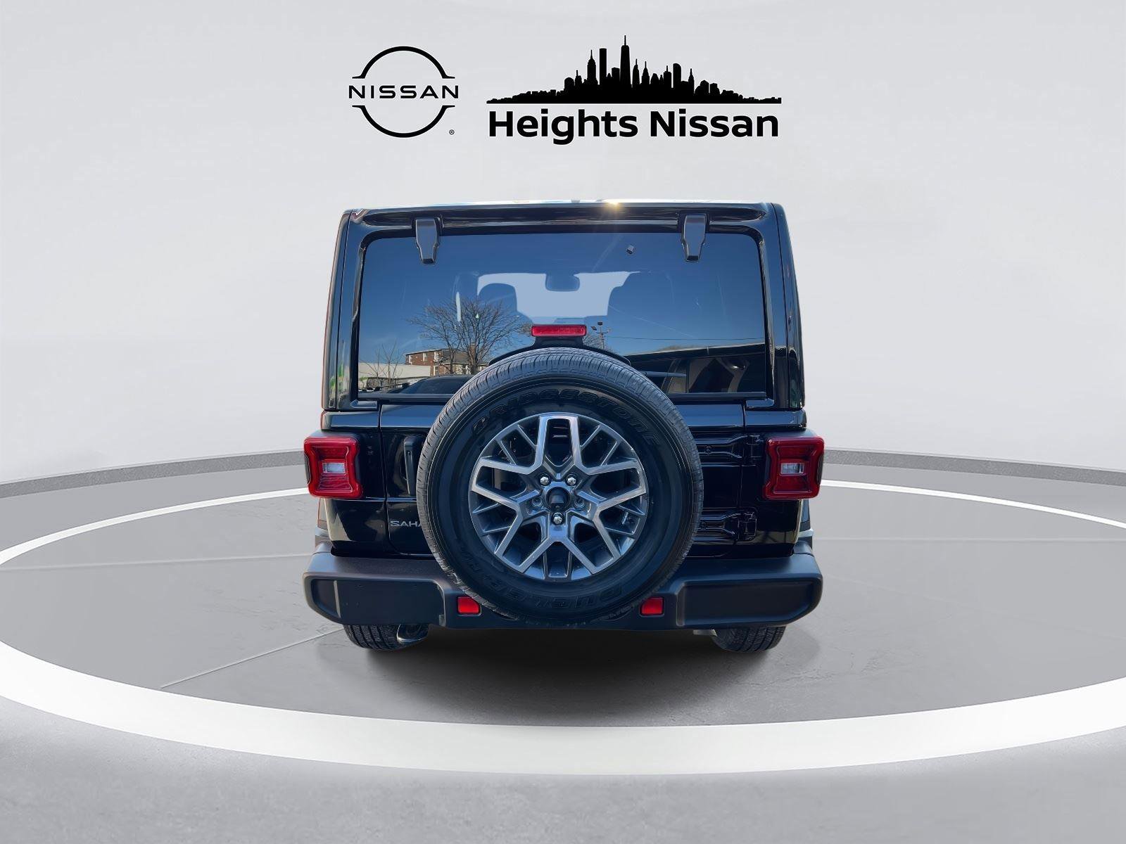 Used 2025 Jeep Wrangler Sahara image 7