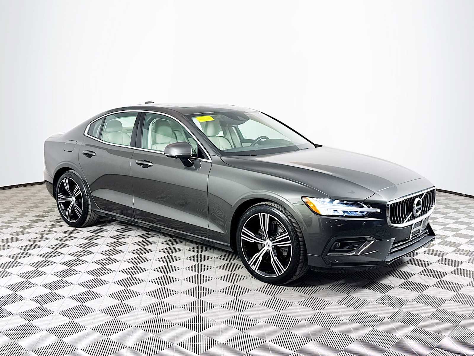 Used 2021 Volvo S60 T5 Inscription image 3