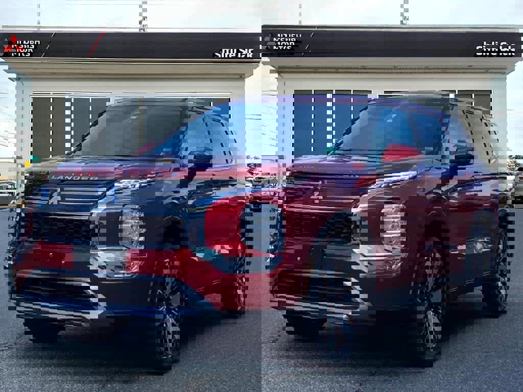 New 2025 Mitsubishi Outlander SE