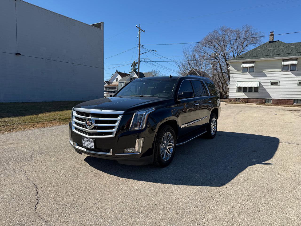 Used 2015 Cadillac Escalade Luxury image 3
