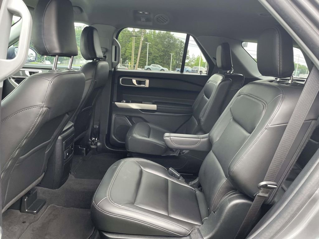 Used 2022 Ford Explorer XLT w/ Equipment Group 202A AWD/4WD image 12