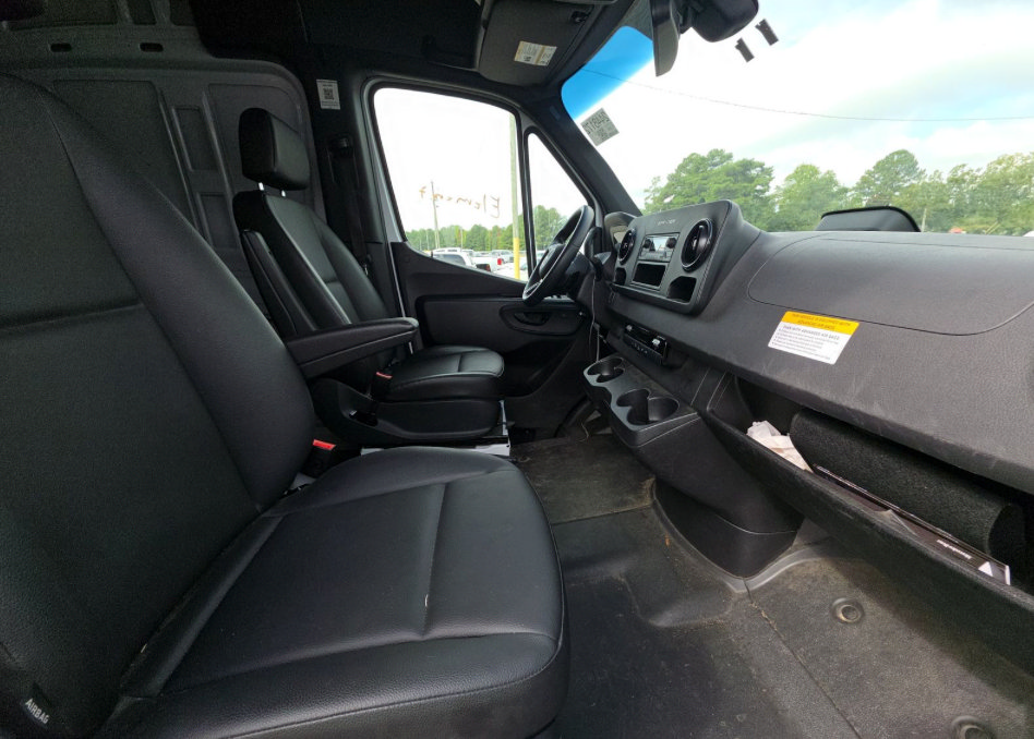 Used 2025 Mercedes-Benz Sprinter 2500 image 11