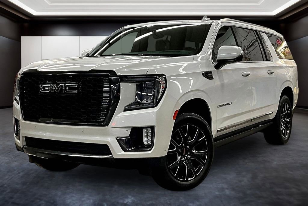 Used 2024 GMC Yukon XL Denali Ultimate AWD/4WD image 3