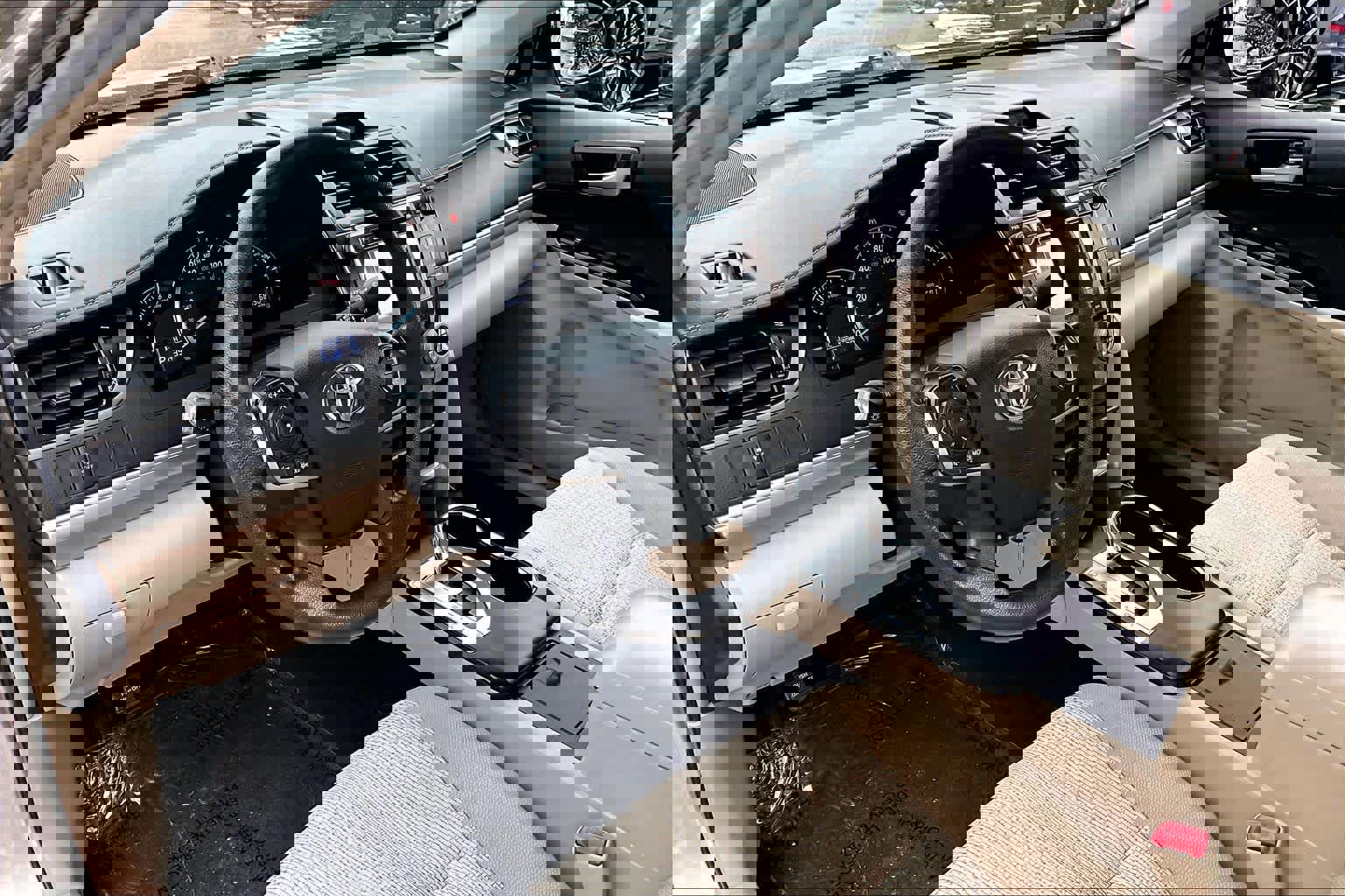 Used 2013 Toyota Camry LE image 17