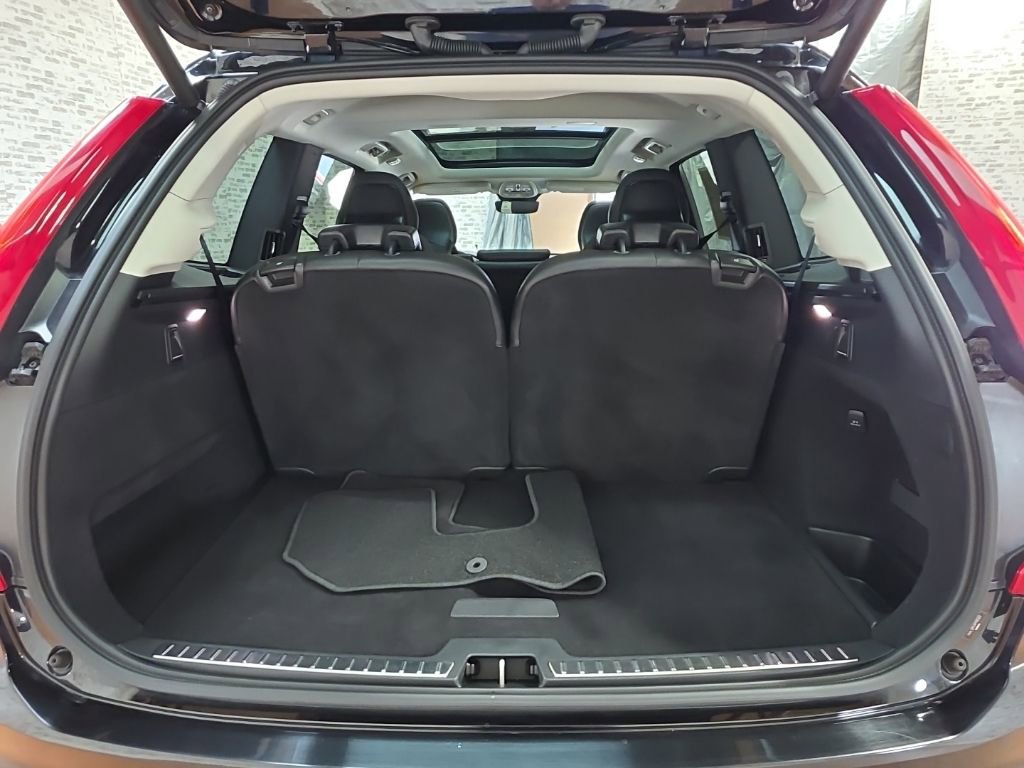 Used 2024 Volvo XC90 B5 Core AWD/4WD image 13