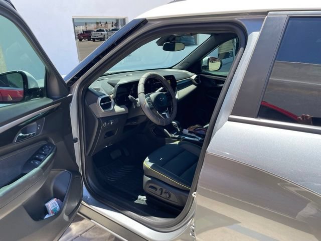 Certified 2025 Chevrolet TrailBlazer ACTIV w/ Driver Confidence Package FWD image 3