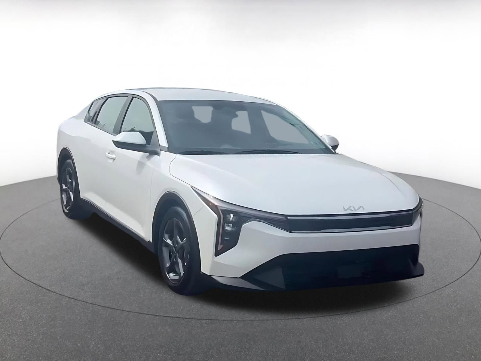 Used 2025 Kia K4 LXS image 3