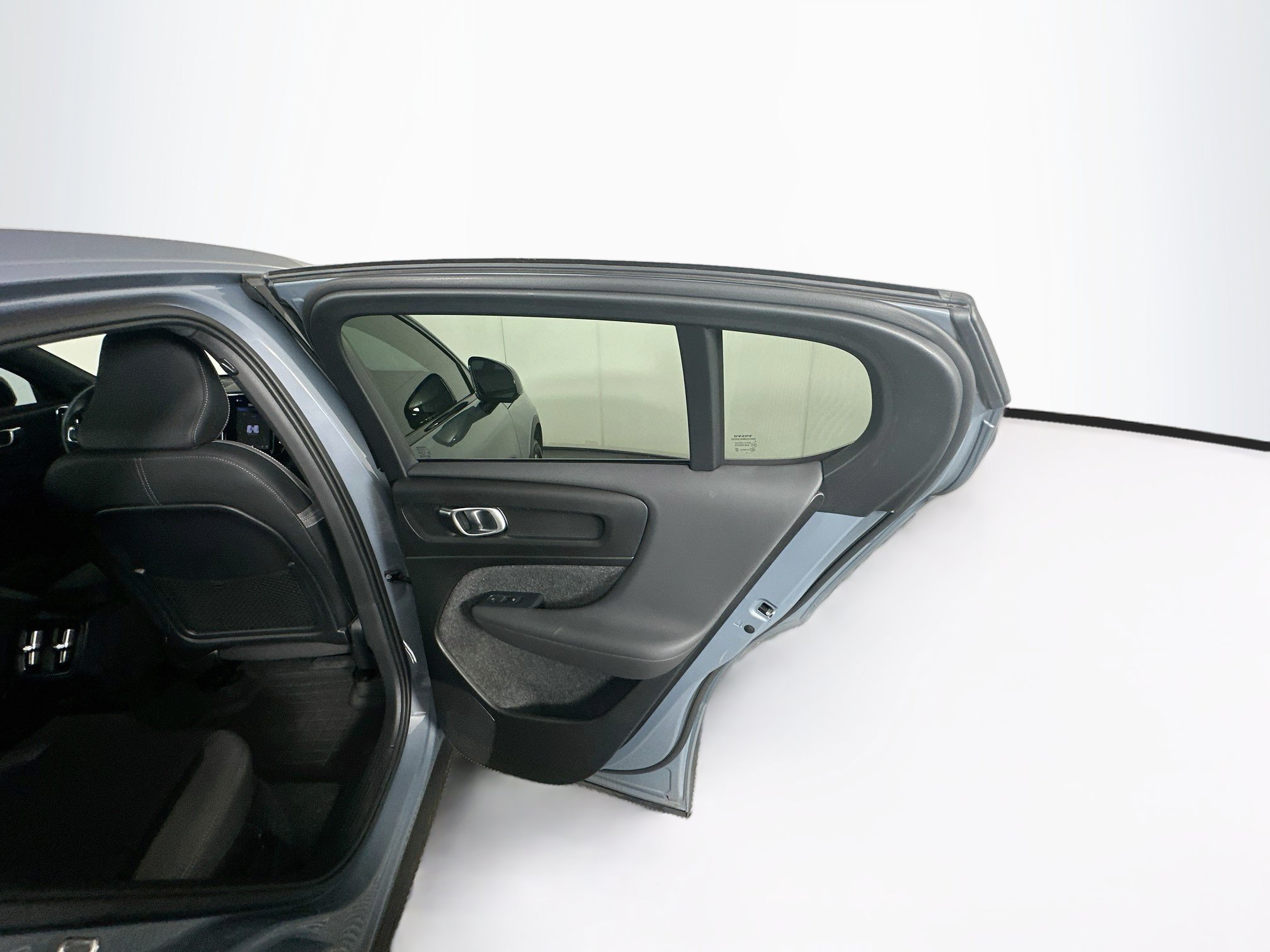 Used 2023 Volvo C40 Recharge Core w/ Protection Package Premier AWD/4WD image 29