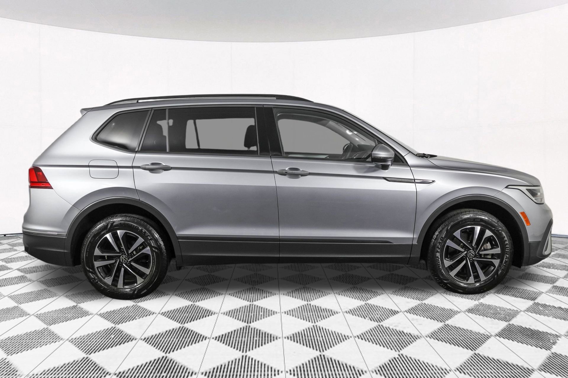 Used 2024 Volkswagen Tiguan S AWD/4WD image 13