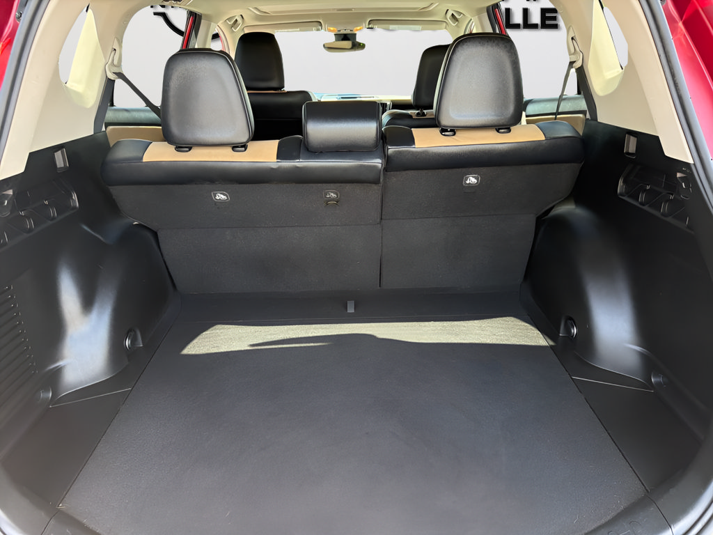 Used 2018 Toyota RAV4 Limited FWD image 12