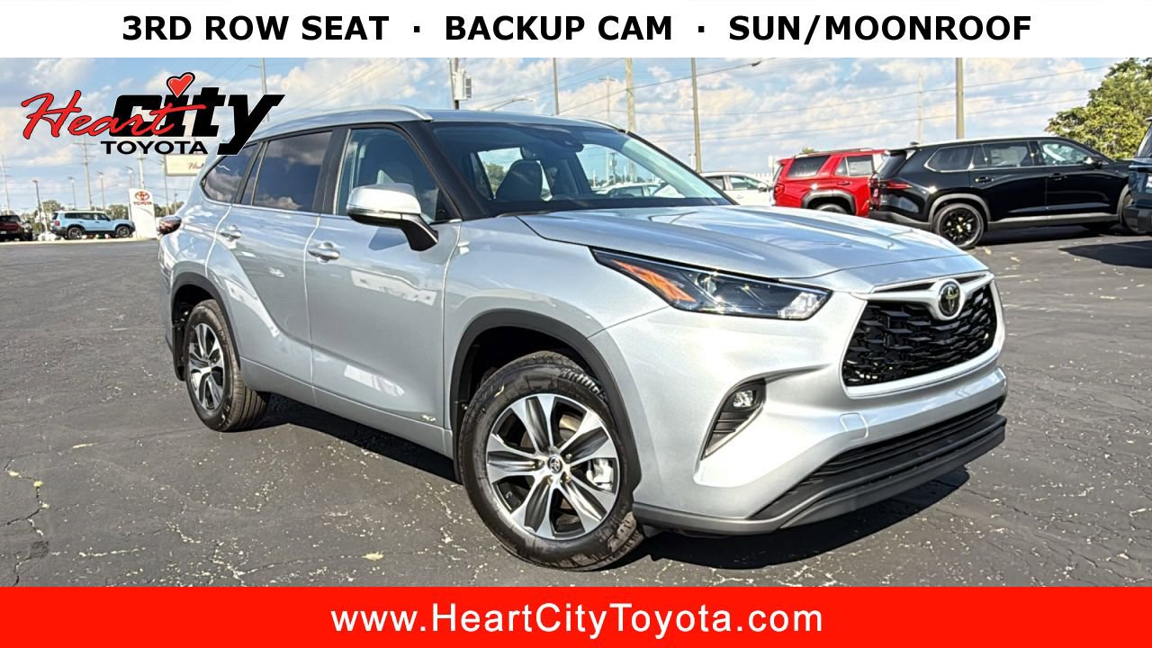 New 2025 Toyota Highlander XLE image 1