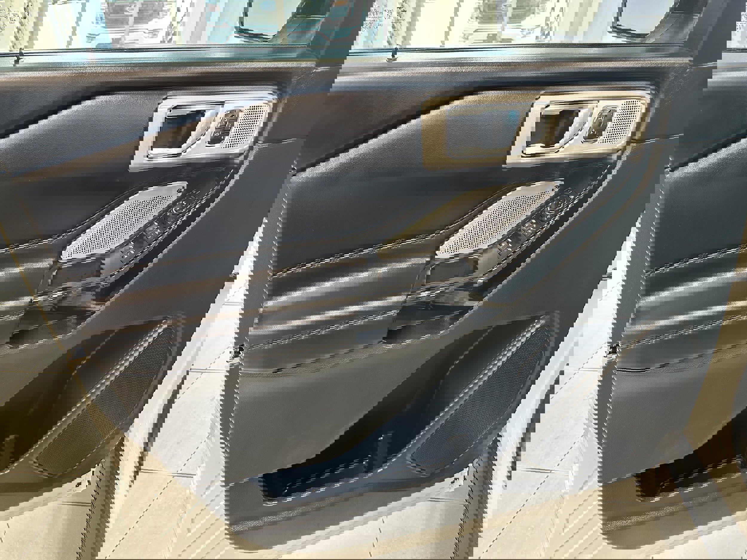 Used 2022 Ford Explorer Platinum w/ Equipment Group 601A image 12