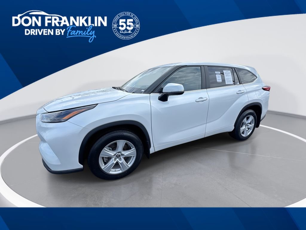 Used 2023 Toyota Highlander LE image 1