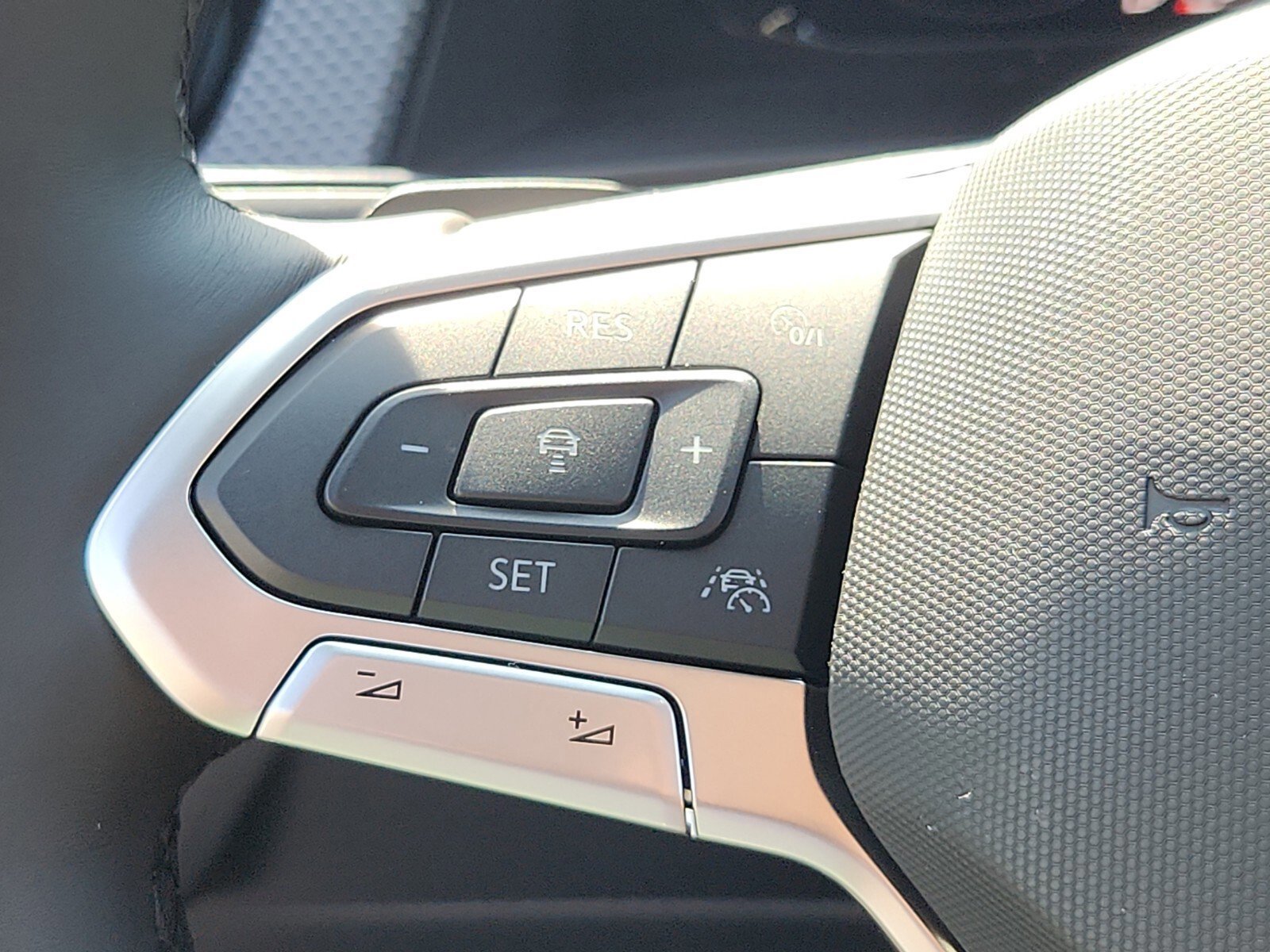 New 2026 Volkswagen Atlas Cross Sport SEL R-Line image 19