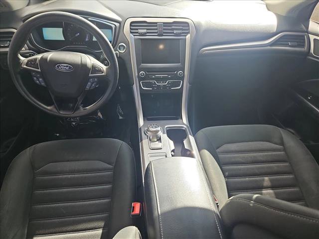 Used 2017 Ford Fusion SE w/ Fusion SE Technology Package image 15