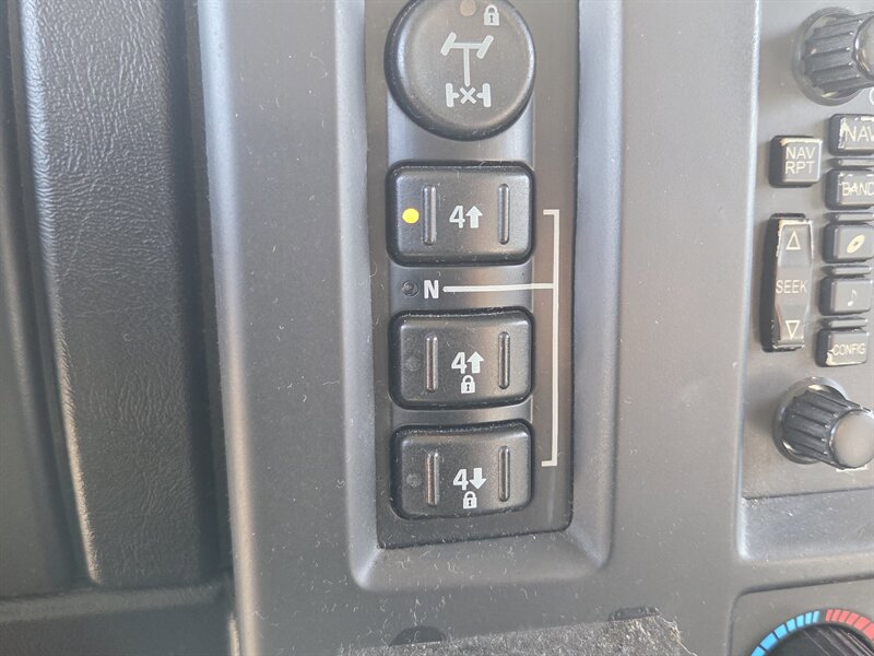 Used 2005 HUMMER H2 SUT w/ Preferred Equipment Group AWD/4WD image 26