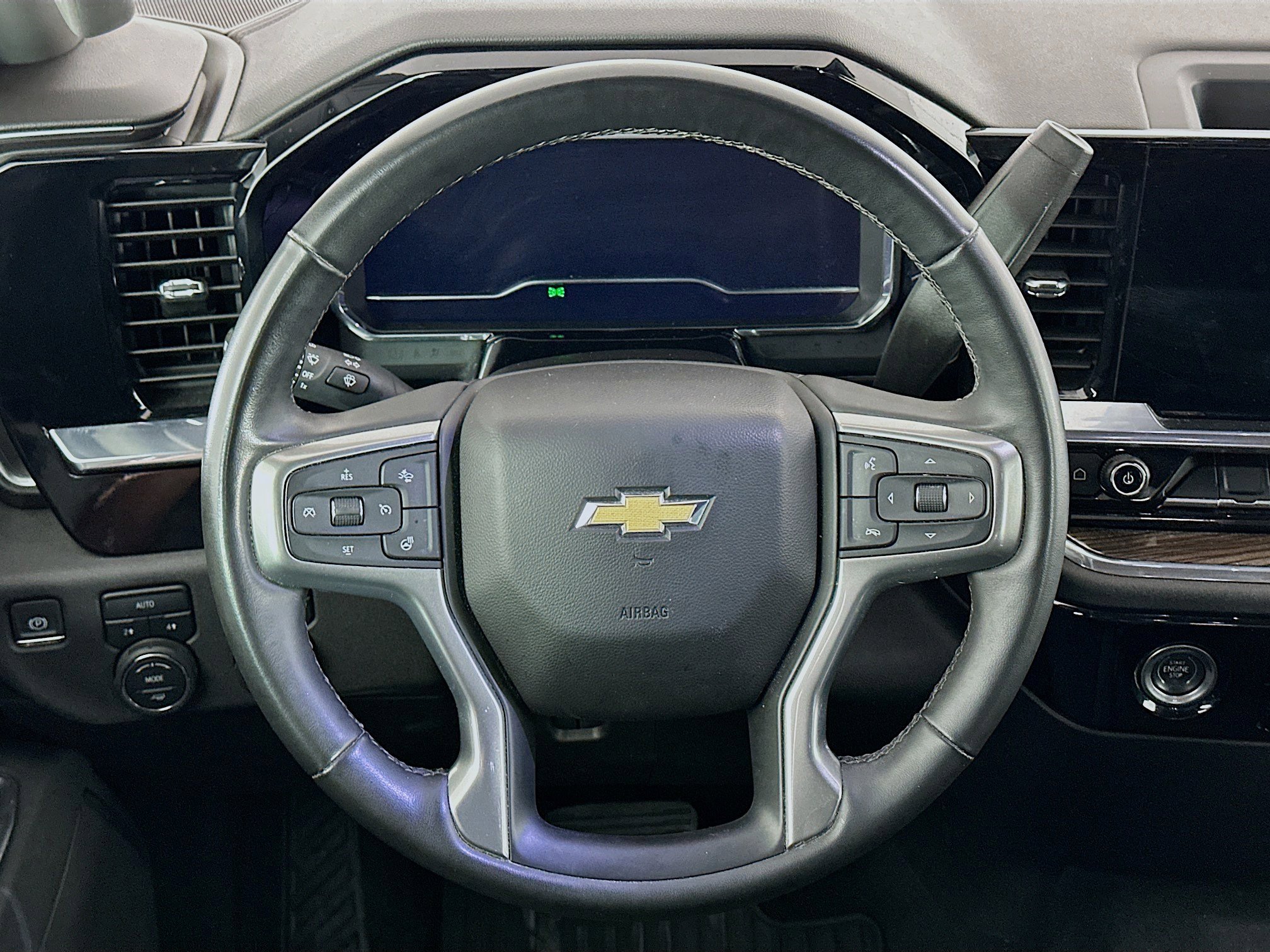 Used 2024 Chevrolet Silverado 1500 LT image 18