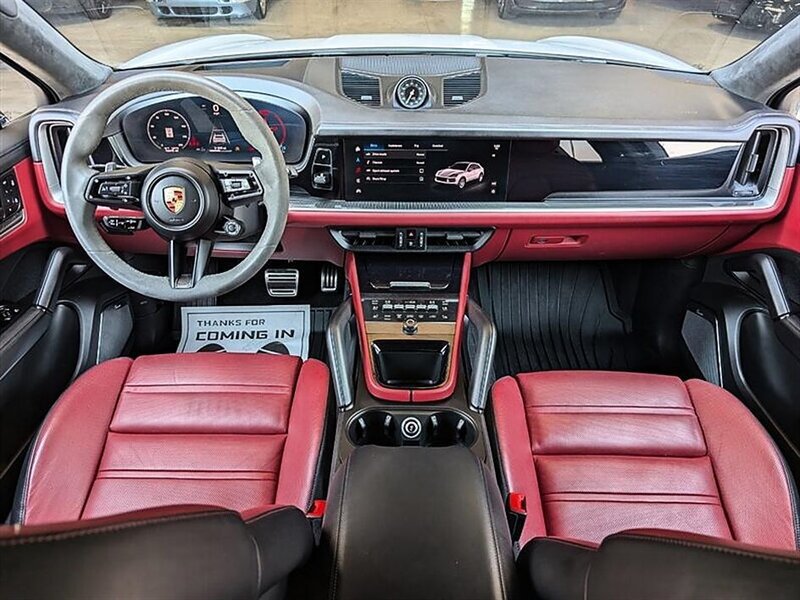 Used 2024 Porsche Cayenne S AWD/4WD image 3
