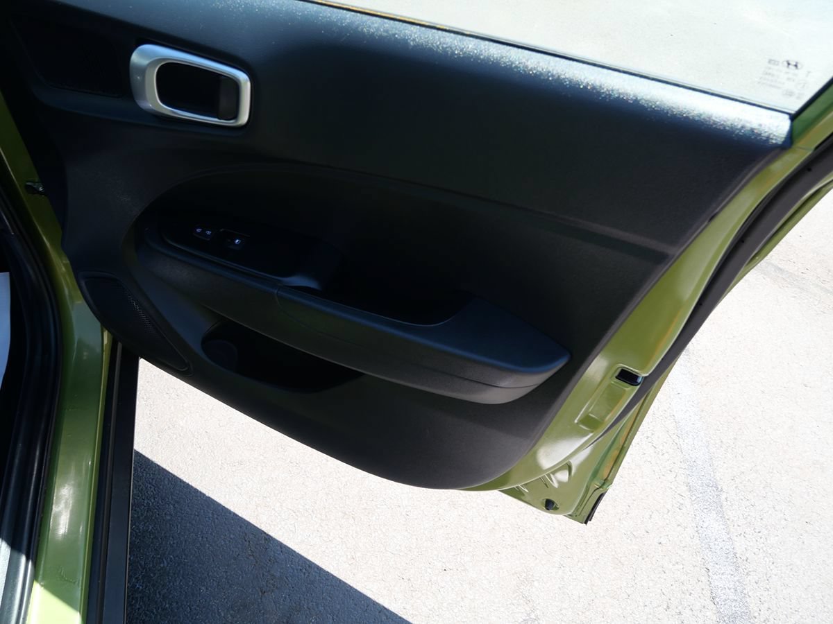 Used 2024 Hyundai Venue SEL FWD image 31