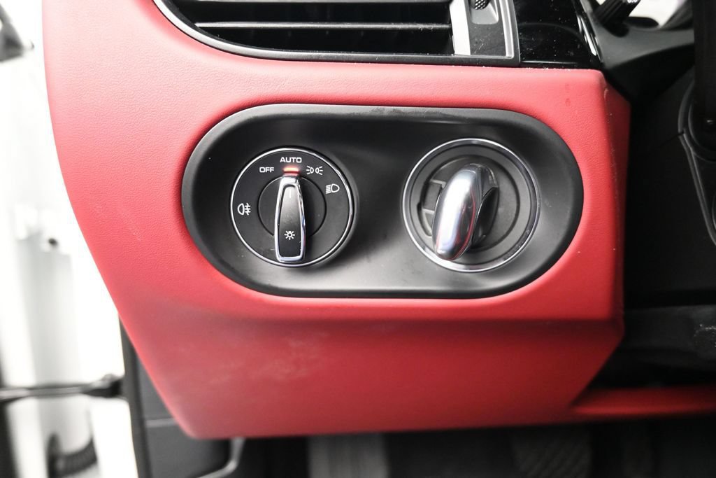Certified 2024 Porsche Macan S AWD/4WD image 24