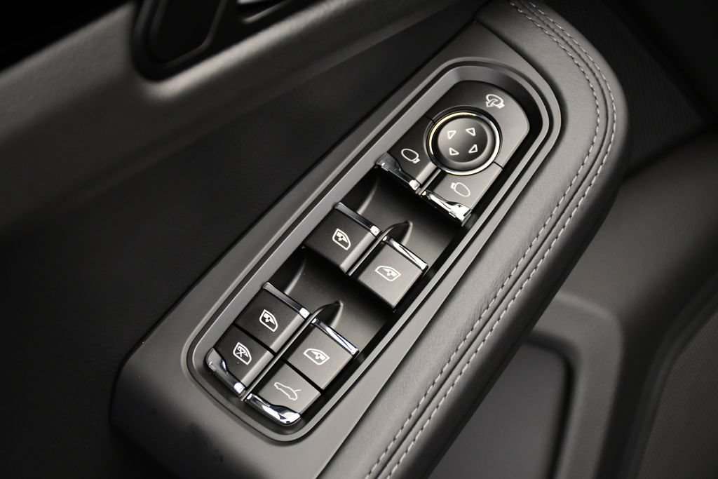 Certified 2026 Porsche Macan AWD/4WD image 38