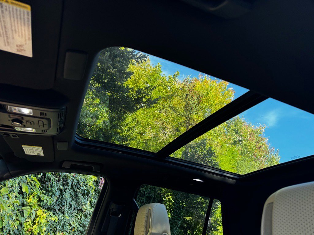 Used 2023 Cadillac Escalade Premium Luxury w/ Performance Package image 14