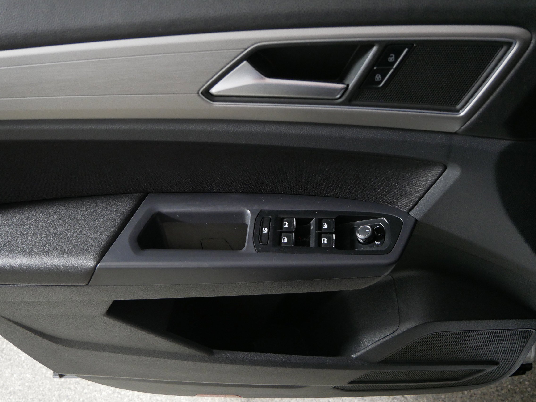 Used 2018 Volkswagen Atlas Launch Edition image 19