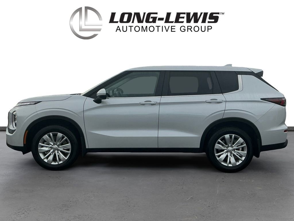 Used 2025 Mitsubishi Outlander ES image 2