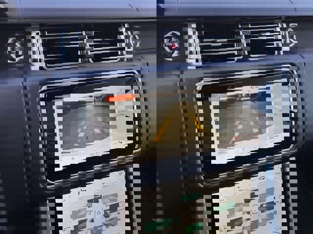Used 2020 Land Rover Range Rover HSE image 18