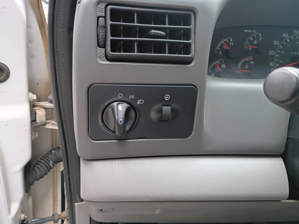 Used 2001 Ford F250 XL RWD image 17