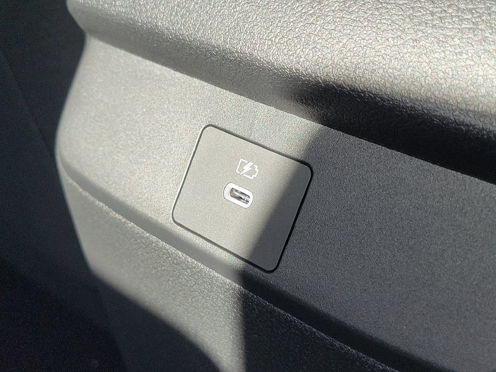 New 2027 Nissan Sentra SR w/ Floor Mat Package FWD image 14
