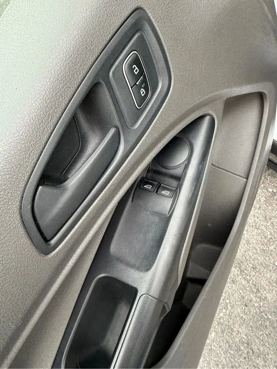 Used 2019 Ford Transit Connect XL image 10