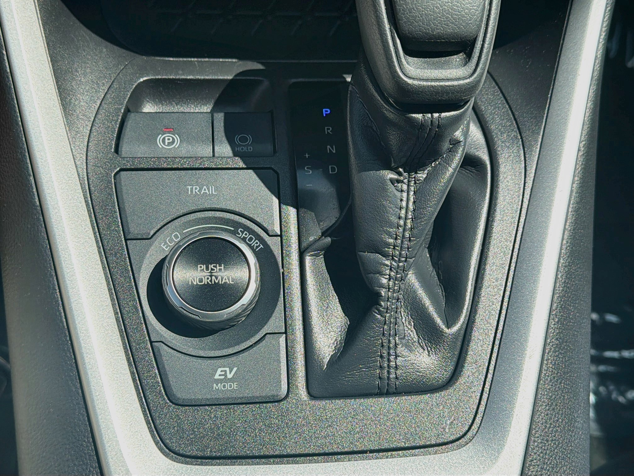 Used 2025 Toyota RAV4 XLE AWD/4WD image 26