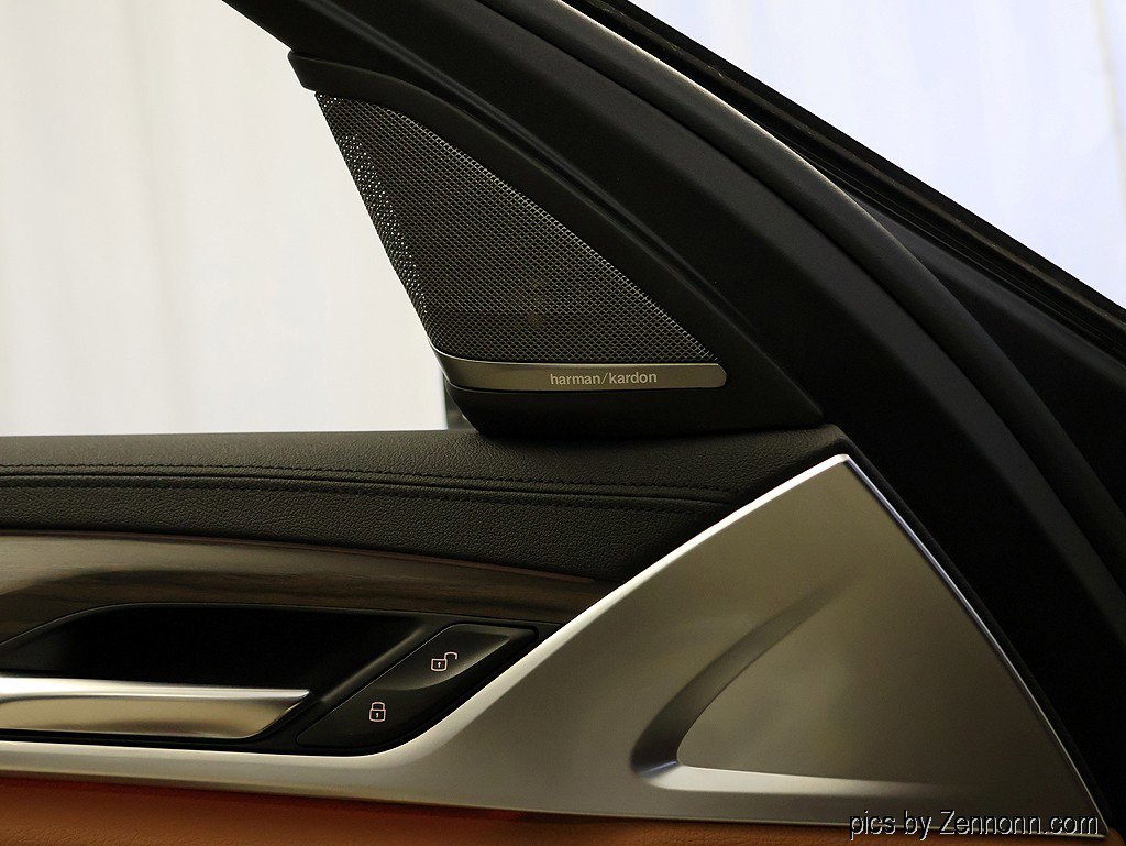 Used 2020 BMW 540i xDrive w/ Premium Package image 27