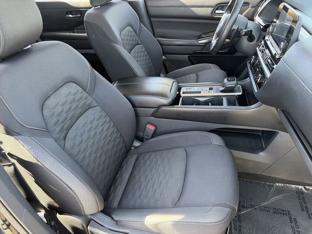 Used 2022 Nissan Pathfinder SV w/ SV Premium Package image 11