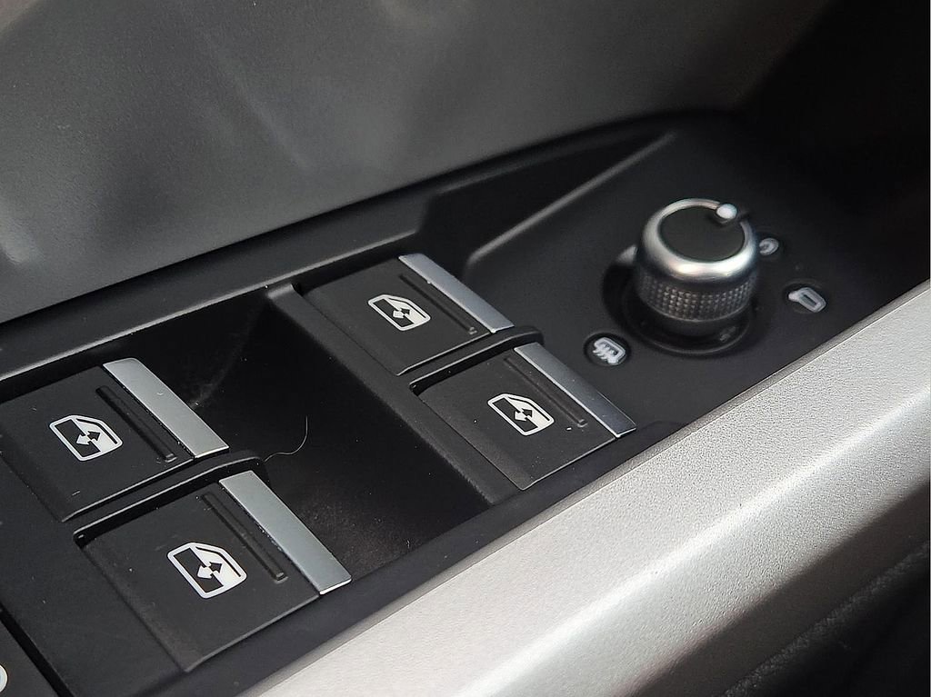 Used 2025 Audi Q3 2.0T Premium image 16