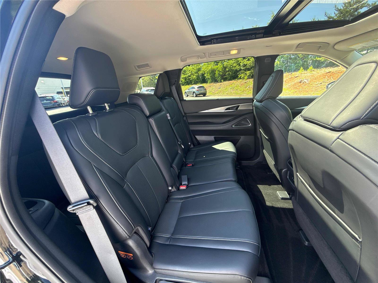 Used 2025 INFINITI QX60 Luxe AWD/4WD image 29