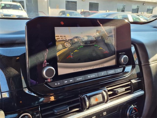 Used 2024 Nissan Pathfinder SV image 18