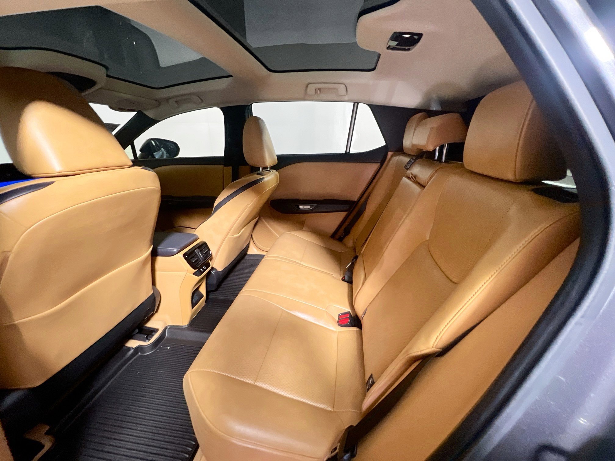 Used 2023 Lexus RZ 450e Premium image 29