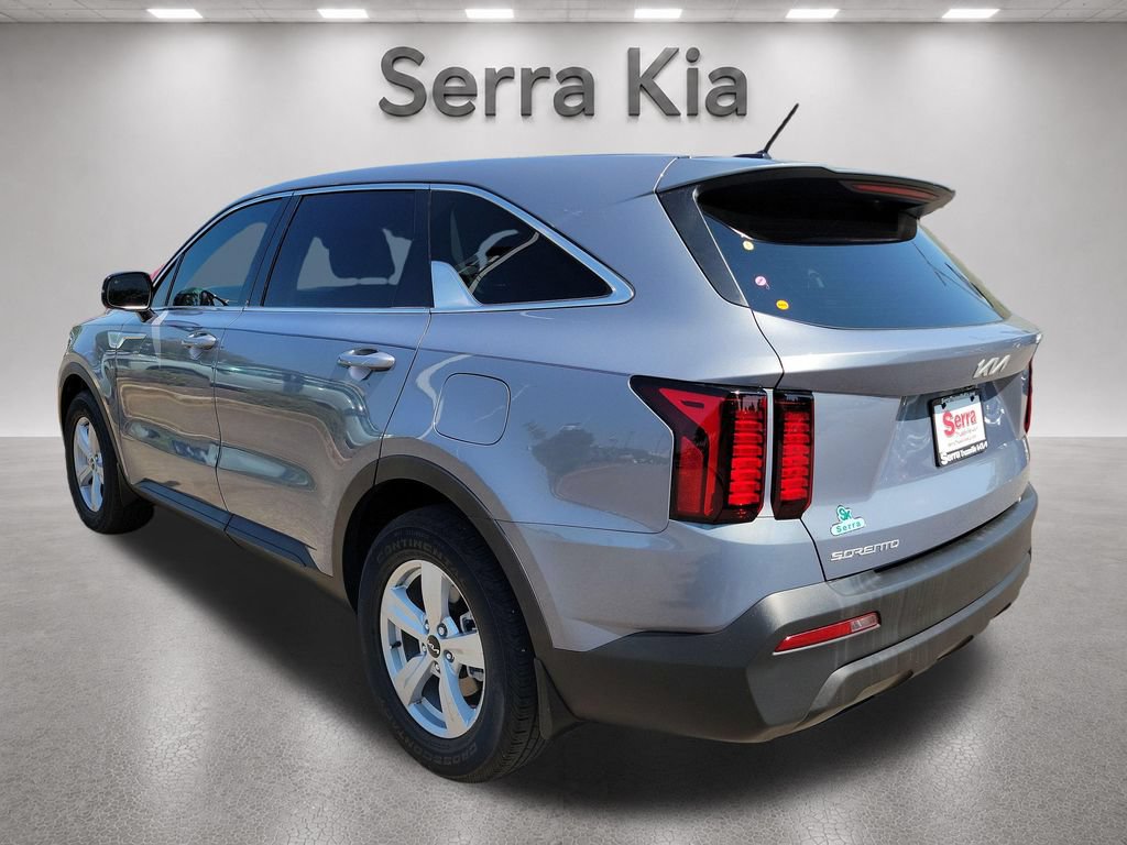 Used 2023 Kia Sorento LX FWD image 3
