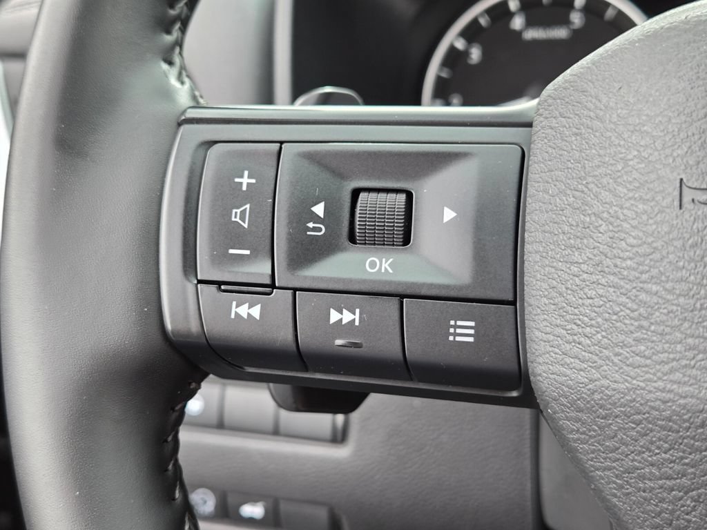 Used 2025 Nissan Rogue SV AWD/4WD image 29