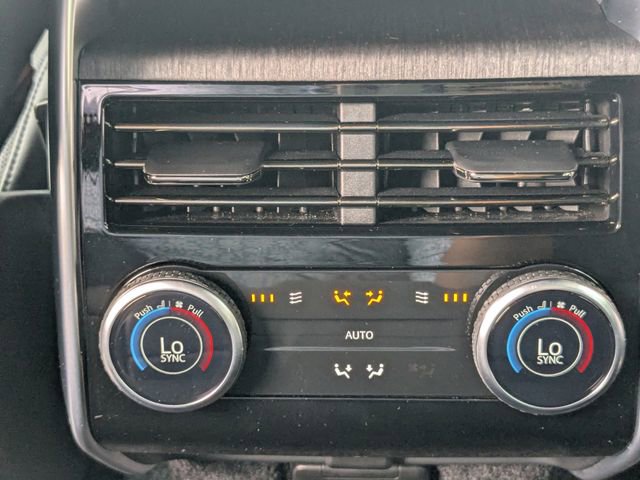 Used 2025 Land Rover Range Rover SE AWD/4WD image 13