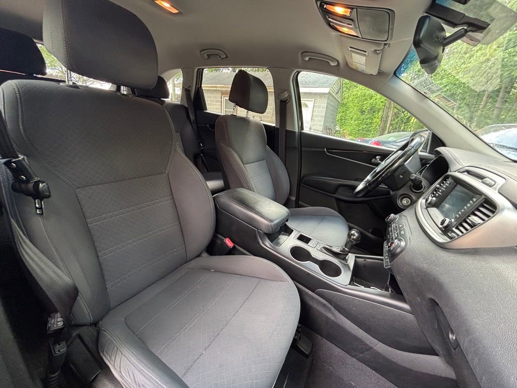 Used 2017 Kia Sorento LX w/ LX V6 Convenience Package image 8