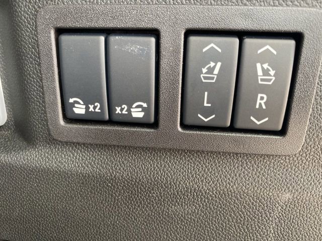 Used 2025 GMC Yukon Denali Ultimate image 34