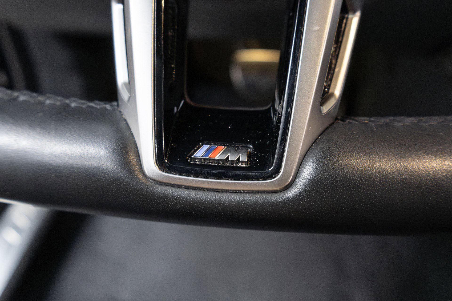 Used 2023 BMW 760i xDrive w/ Executive Package image 9