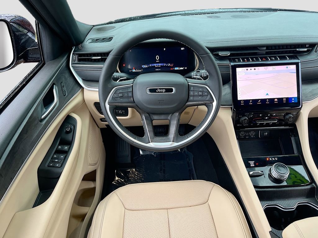 Certified 2025 Jeep Grand Cherokee Limited w/ Luxury Tech Group II image 22