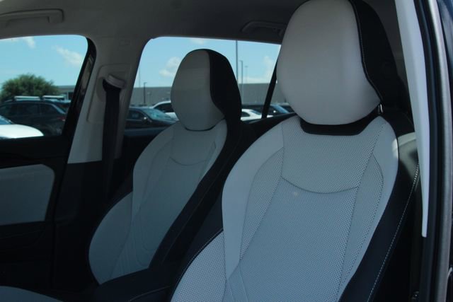 Certified 2025 Volkswagen Tiguan SE image 11