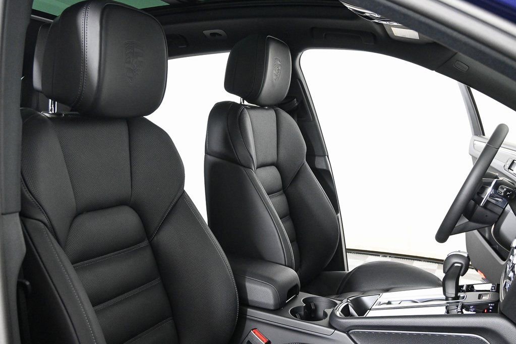Used 2025 Porsche Macan image 24