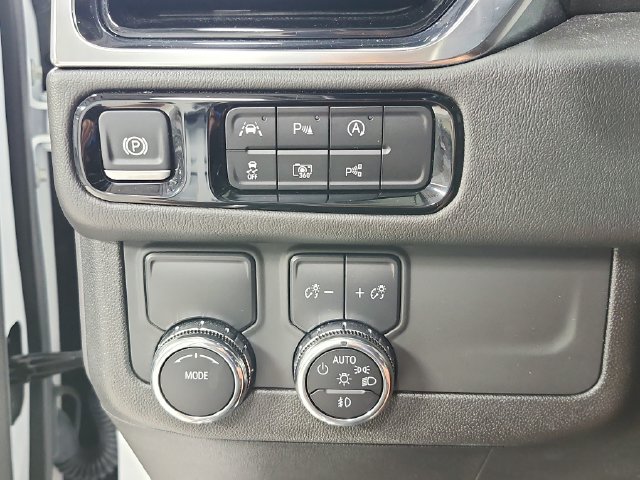 Used 2025 GMC Yukon Denali RWD image 25